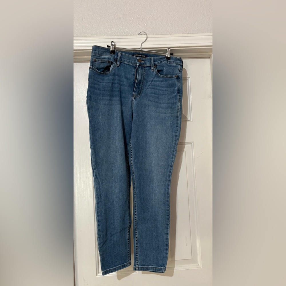 Calvin Klein Jeans Women's Straight Leg in Blue